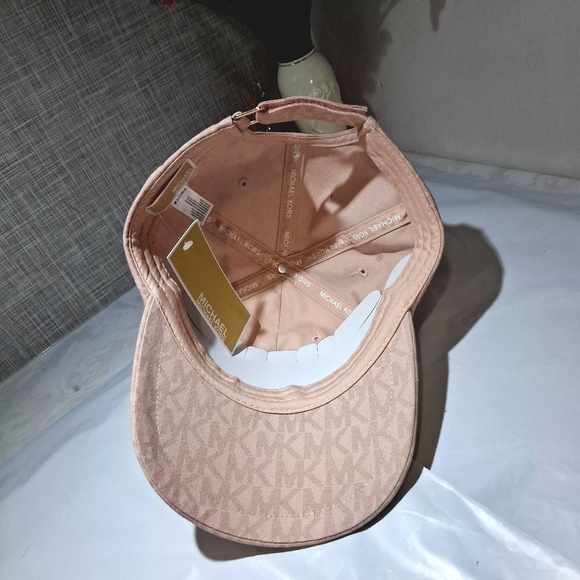 MICHAEL KORS Women's Cap Pink CLASSIC MK BRAND-NEW w/tags - Picture 2 of 5